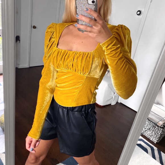 🍯 FREE PEOPLE HONEY VELVET PUFFY SLEEVE CROPPED TOP! - Picture 5 of 11